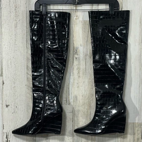 Miss Lola Shoes - Miss Lola Knee-High Black Boots Faux Animal Skin Texture Zip Up Size 5.5